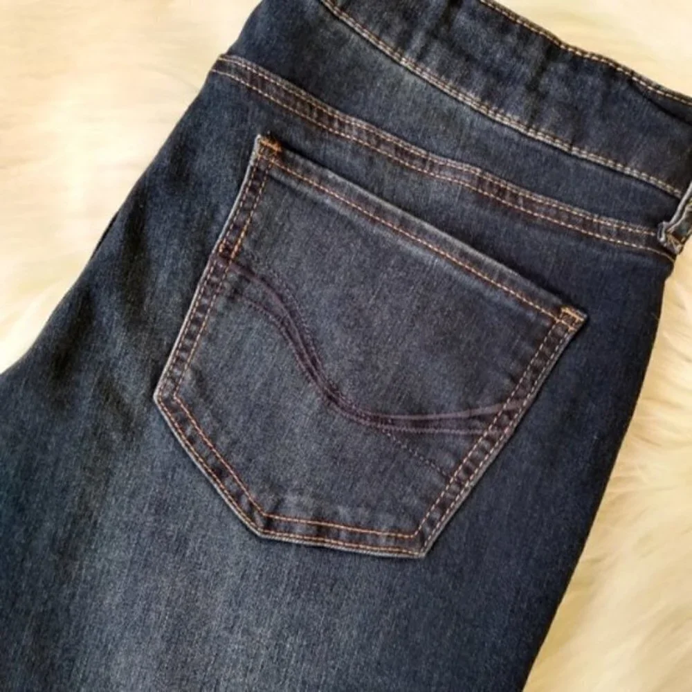 EUC So Dark Wash Distressed Skinny Jeans - Picture 7 of 13